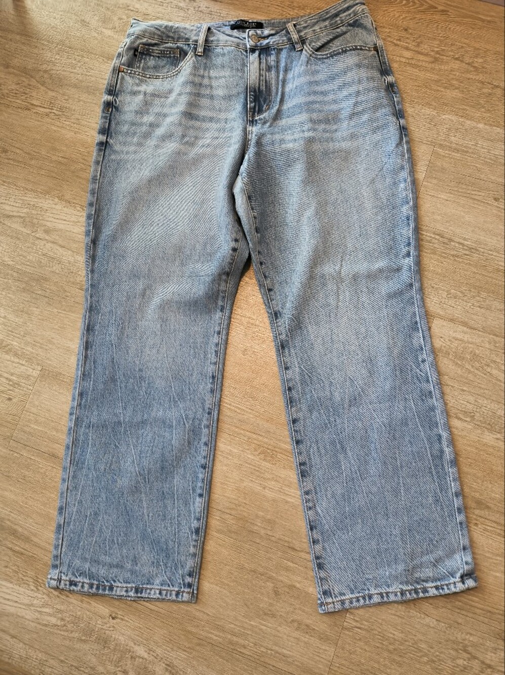 Judy Blue Sraight Fit Plus Size 18W Light Wash Distressed Denim Jeans Cotton